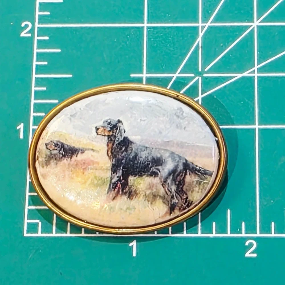 Vintage Gold Tone Painted Pointer Dog Porcelain Oval Brooch Pin Hunting